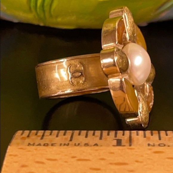 WOW POSHMARK - Authentic CHANEL Supermodel Showstopper Golden Pearl Ring - Picture 3 of 16